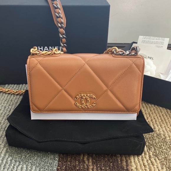 CHANEL Handbags - Chanel 19 Caramel Wallet On Chain